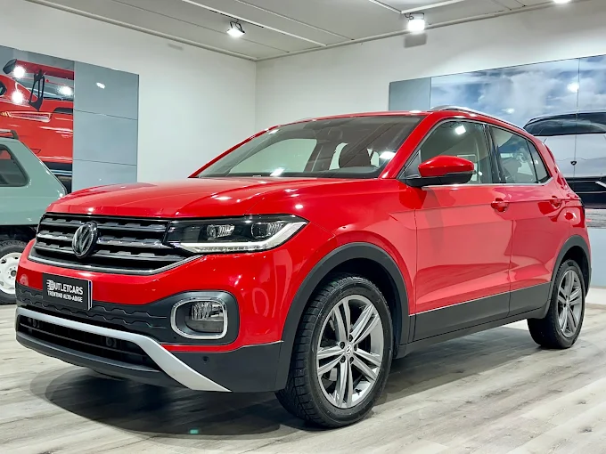 Auto nello showroom Outletcars a Salorno